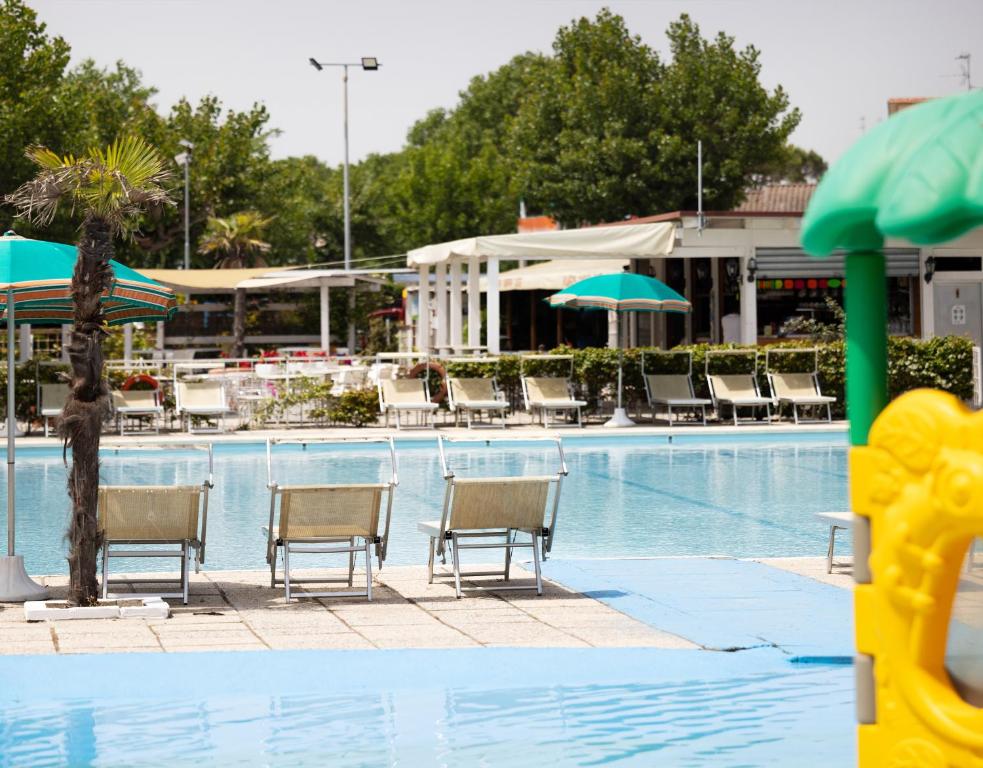 Bazén v ubytování Camping Classe Village nebo v jeho okolí