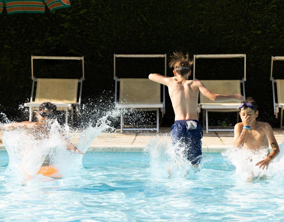 Bazén v ubytování Camping Classe Village nebo v jeho okolí