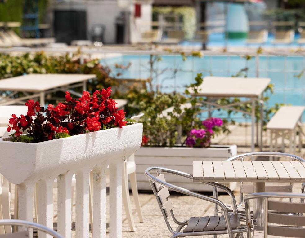 Bazén v ubytování Camping Classe Village nebo v jeho okolí