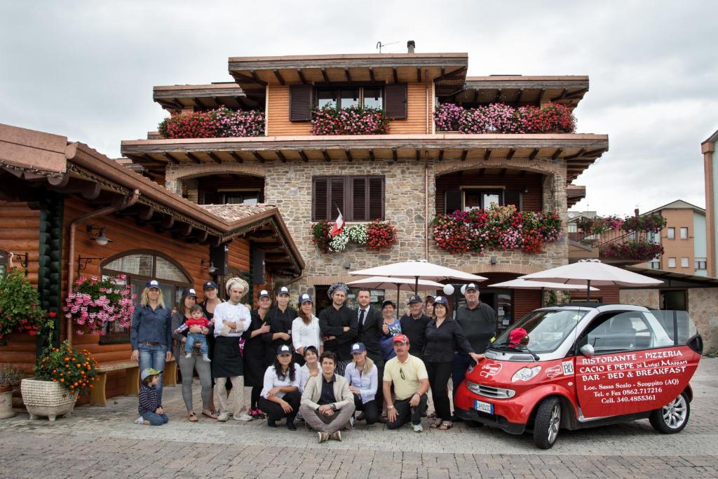 a group of people posing in front of a house at B&B Massari in Preturo