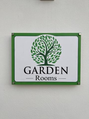 a sign for garden rooms on a wall at Garden Rooms in Reggio Calabria
