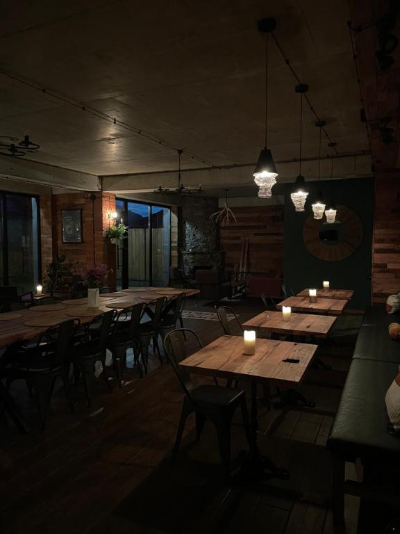 Restaurace v ubytování Capra Hotel Kazbegi