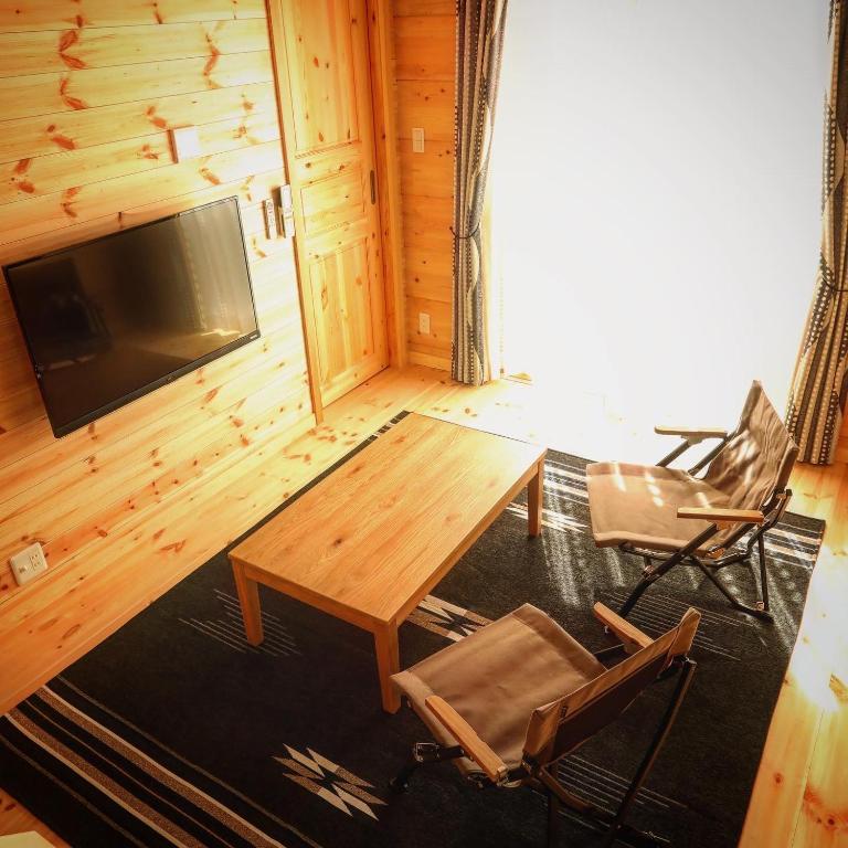 Log Cottage 白馬KIITOSにあるテレビまたはエンターテインメントセンター