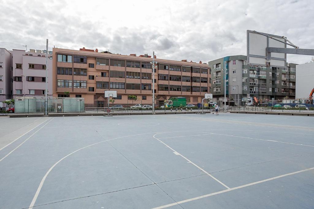 Tennis and/or squash facilities at Flatguest Tabaiba 1 or nearby