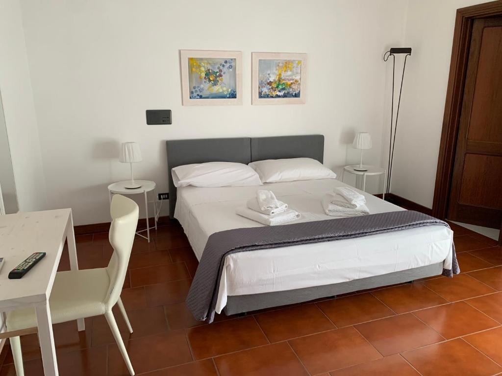 a bedroom with a bed and a table and a desk at la dimora di Enea in Lecce