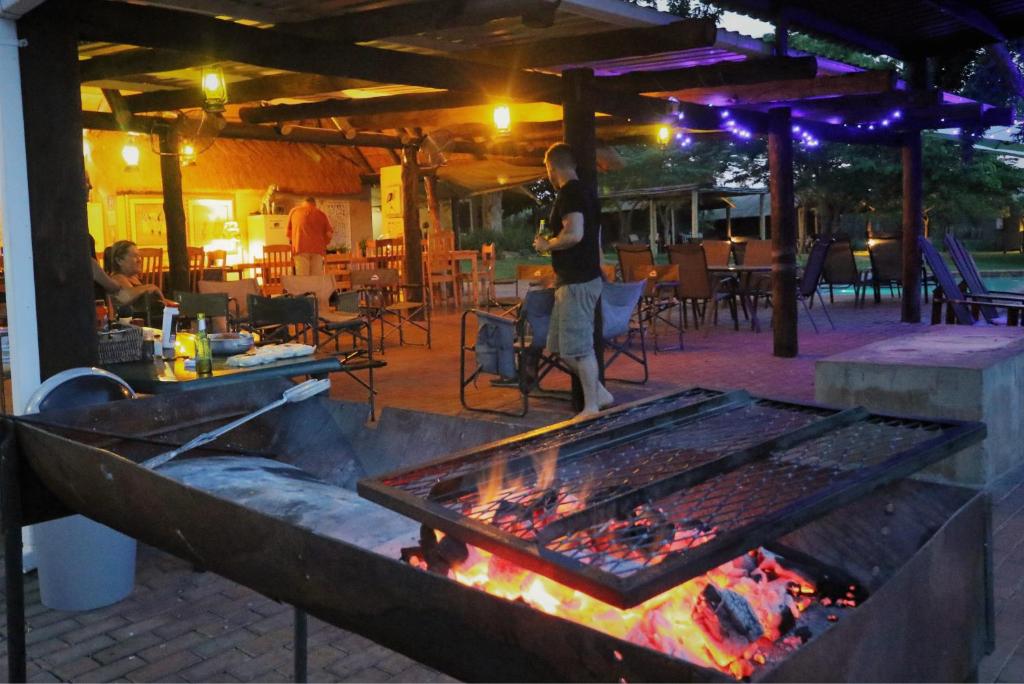Gril dostupný pro hosty v luxury tent