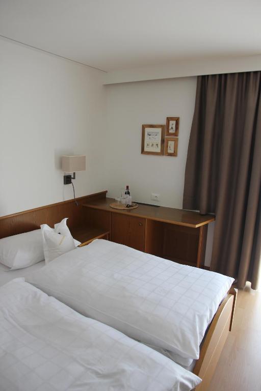 Postel nebo postele na pokoji v ubytování Garni Hotel Max
