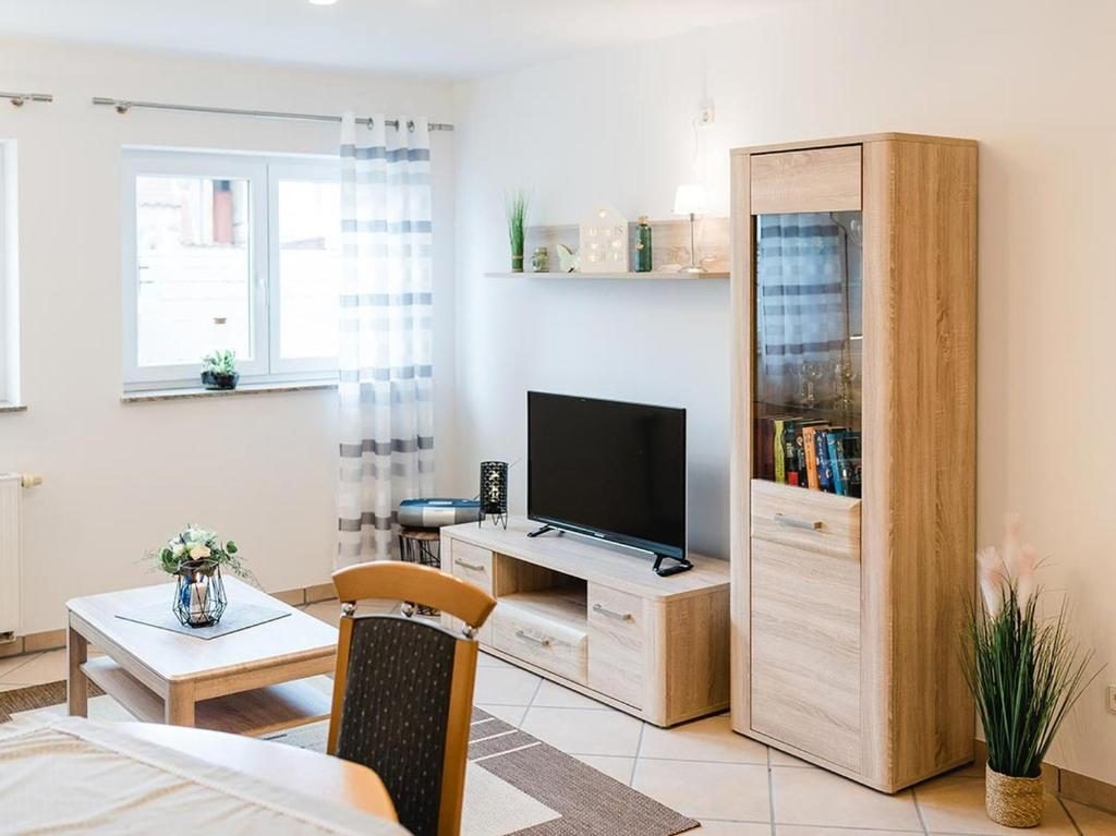 TV a/nebo společenská místnost v ubytování Ferienwohnung Storchenaue