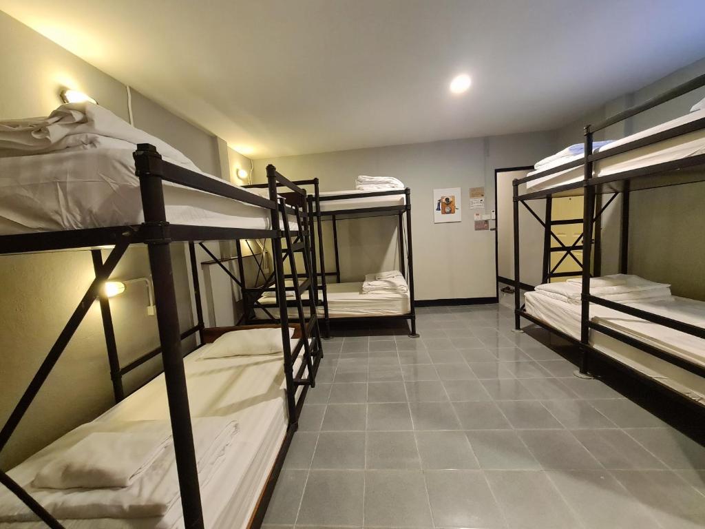 Postel nebo postele na pokoji v ubytování The 8 Factory Hotel Phitsanulok