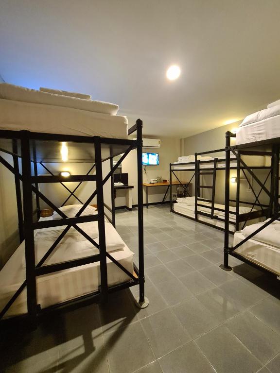 Postel nebo postele na pokoji v ubytování The 8 Factory Hotel Phitsanulok