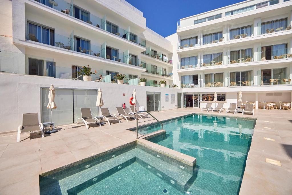 Hotel Ilusion Moreyo - Adults Only, Cala Bona – Precios ...