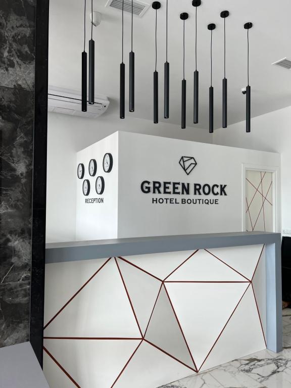 a rendering of a green rock hotel booth with chandeliers at Green Rock in Kvariat'i
