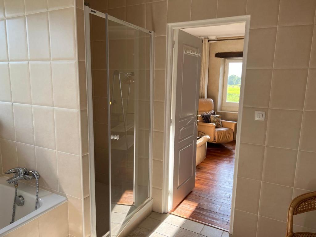 Ένα μπάνιο στο La Fiere Bridge Guest House