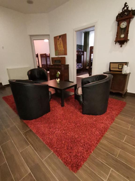 Posezení v ubytování Vintage Downtown Hostel