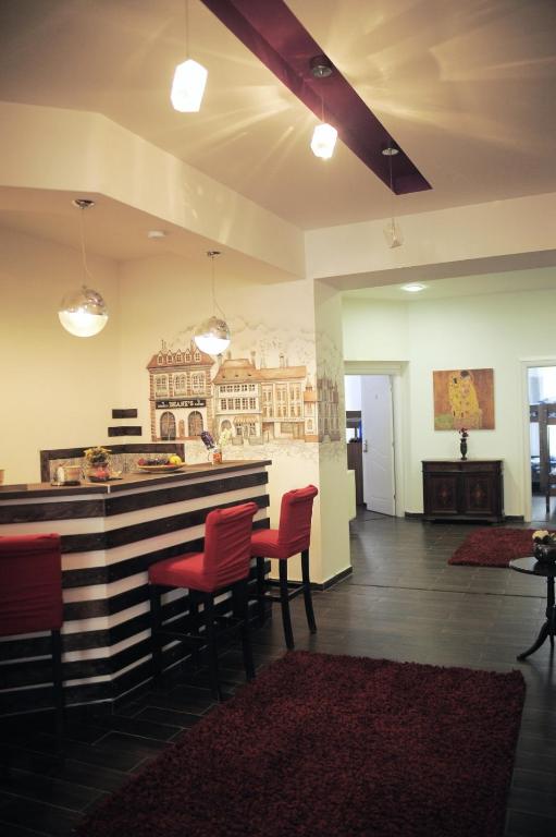TV a/nebo společenská místnost v ubytování Vintage Downtown Hostel