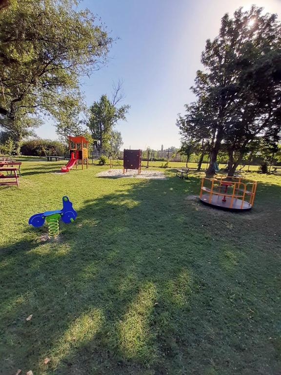 Detský kútik v ubytovaní Vízparti gyermekbarát teljesen felújított Apartman, őrzött, saját strand, parkoló, étterem