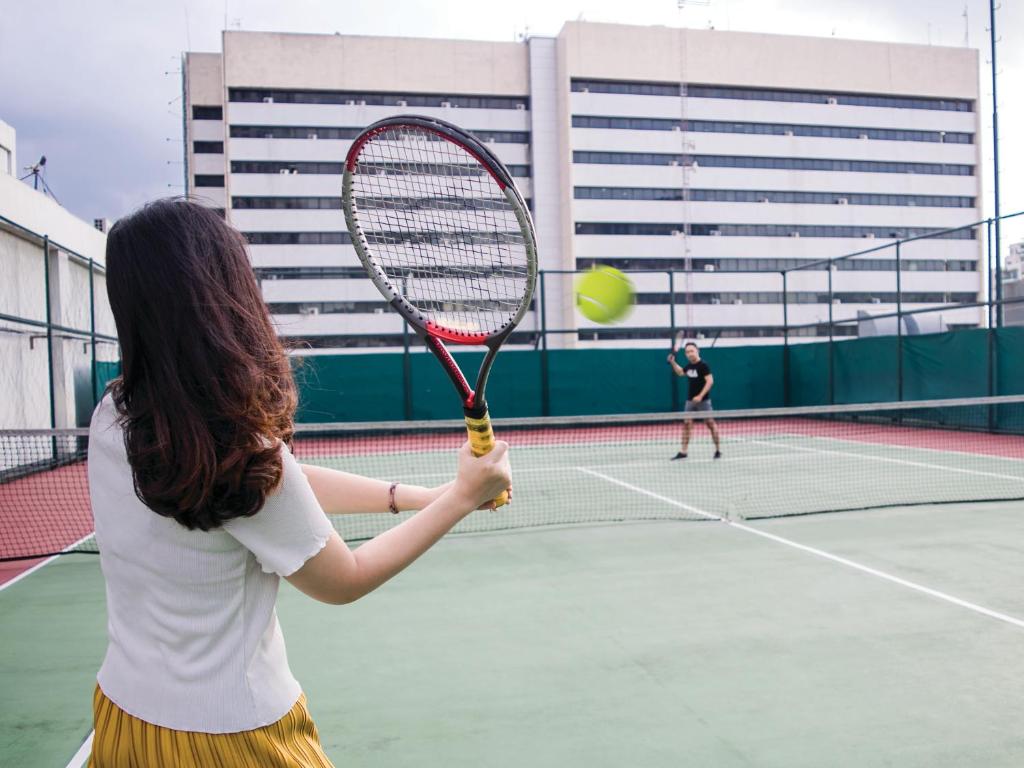 Attività di tennis o squash presso l'hotel o nelle vicinanze