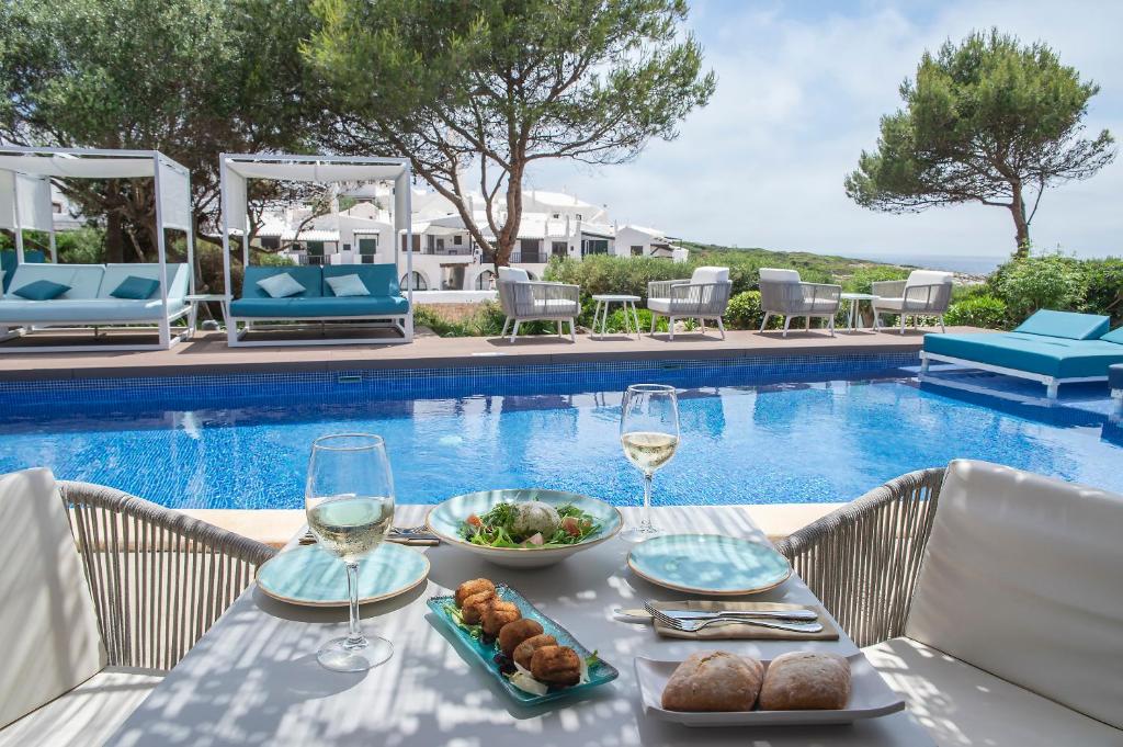 Bazén v ubytovaní Hotel Menorca Binibeca - Adults Recommended - by Pierre & Vacances Premium alebo v jeho blízkosti