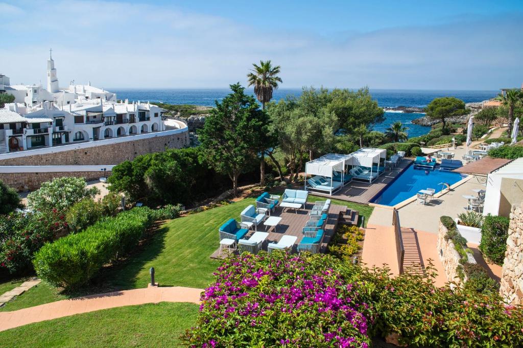 Bazén v ubytovaní Hotel Menorca Binibeca - Adults Recommended - by Pierre & Vacances Premium alebo v jeho blízkosti
