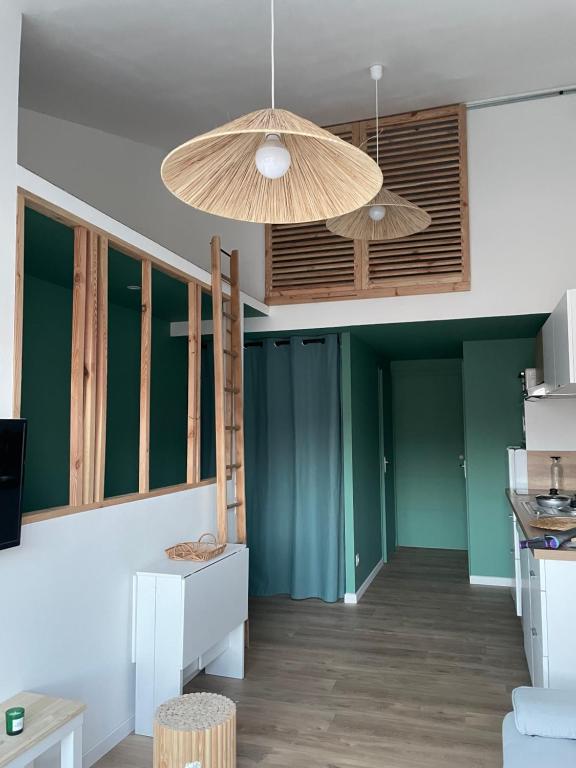 Kuchyňa alebo kuchynka v ubytovaní Superbe appartement La Rochelle