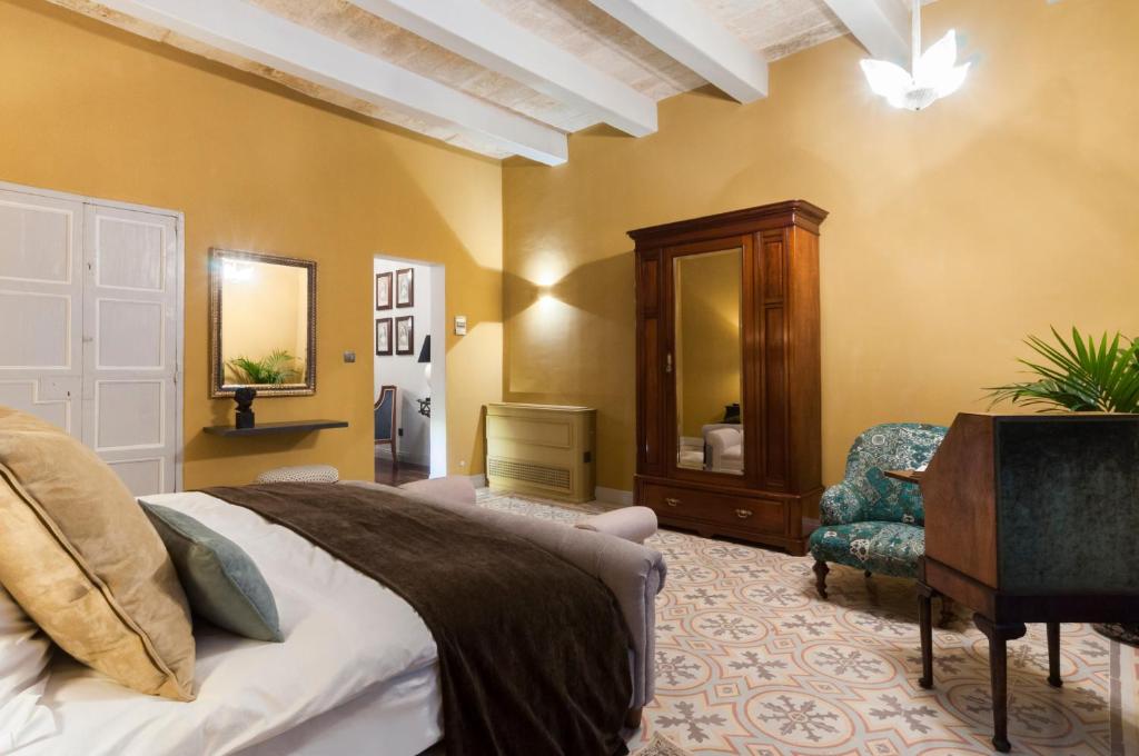 Unveiling Valletta's Finest: A Closer Look at the Top 12 Boutique Hotels - The Coleridge Boutique Hotel Room offerings and dining options