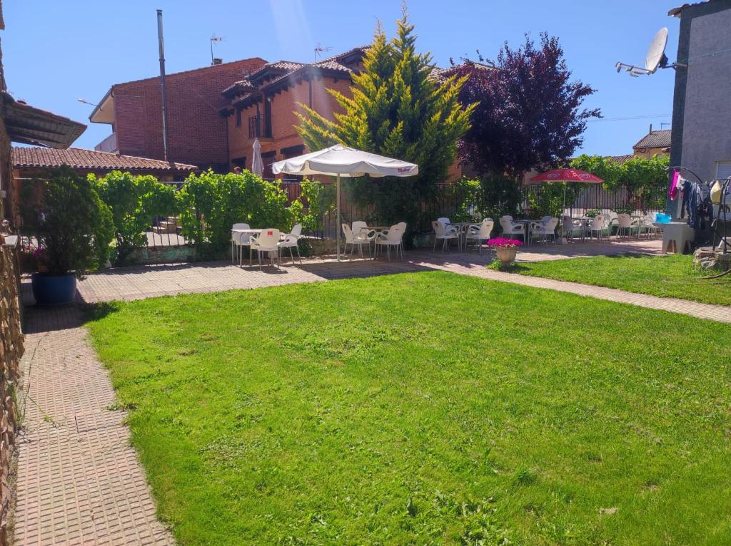Vonkajšia záhrada v ubytovaní Albergue Santa Ana