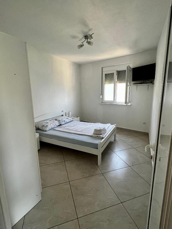 Postel nebo postele na pokoji v ubytování Apartments Apartmani Bojana