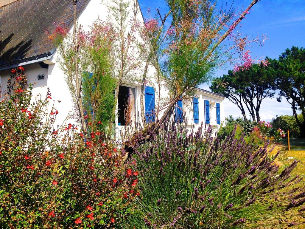 Vonkajšia záhrada v ubytovaní Villa avec Jardin à 250 m de l'océan WIFI