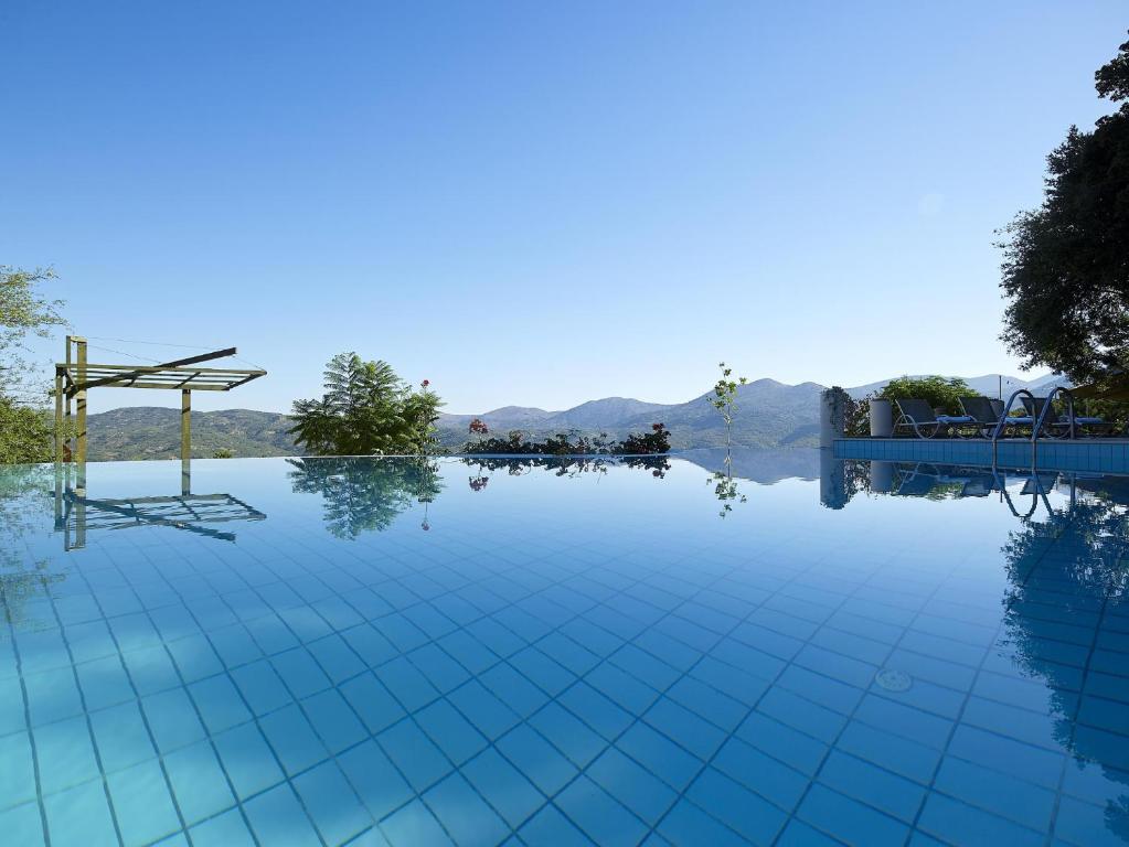 Bazén v ubytovaní Country Hotel Velani alebo v jeho blízkosti