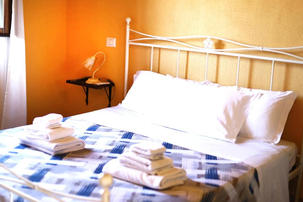 Łóżko lub łóżka w pokoju w obiekcie Agriturismo Poggio Degli Ulivi