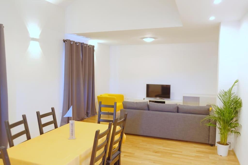 Telewizja i/lub zestaw kina domowego w obiekcie White Beauty luxury apt., Stari Grad, island Hvar