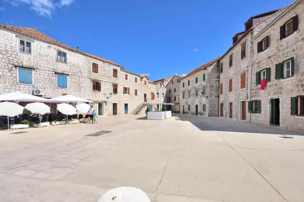 Budynek, w którym mieści się apartament