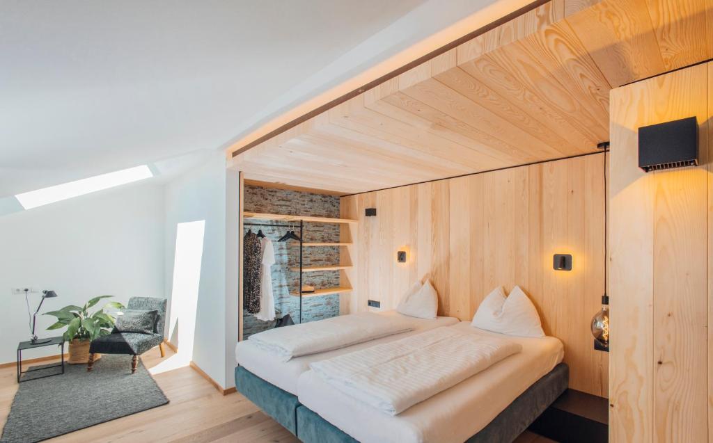 Postel nebo postele na pokoji v ubytování Hotel Gasthof Hirschentenne