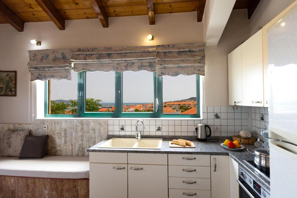 Kuchyň nebo kuchyňský kout v ubytování A&S Seaside Maisonette