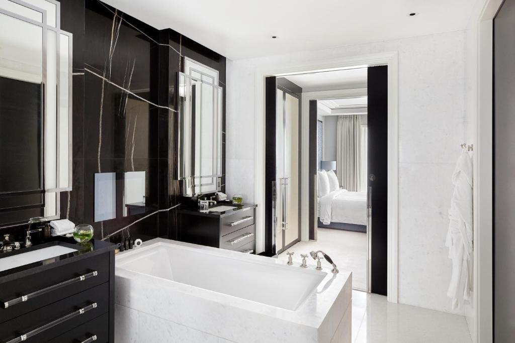 Four Seasons Hotel London at Tower Bridge - One Bedroom City View Hotel Residence
