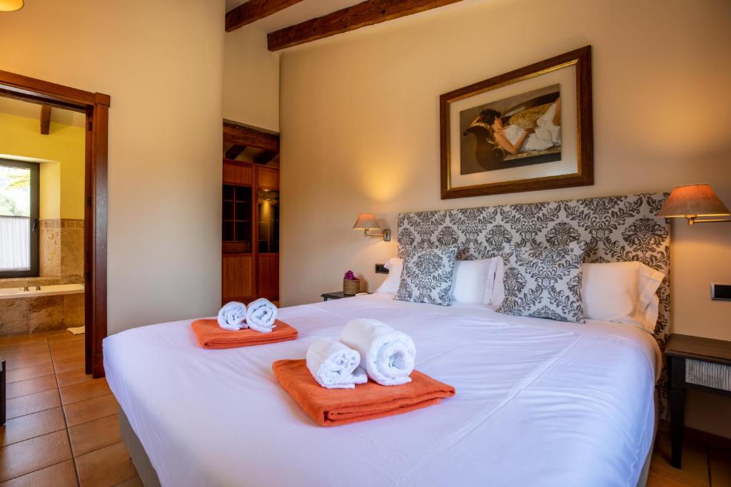 A bed or beds in a room at Selva - 38903 Mallorca