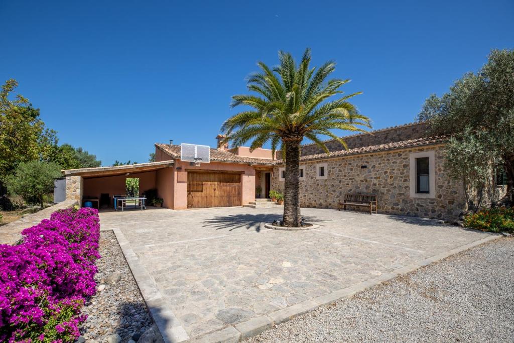 The building in which the holiday home is located