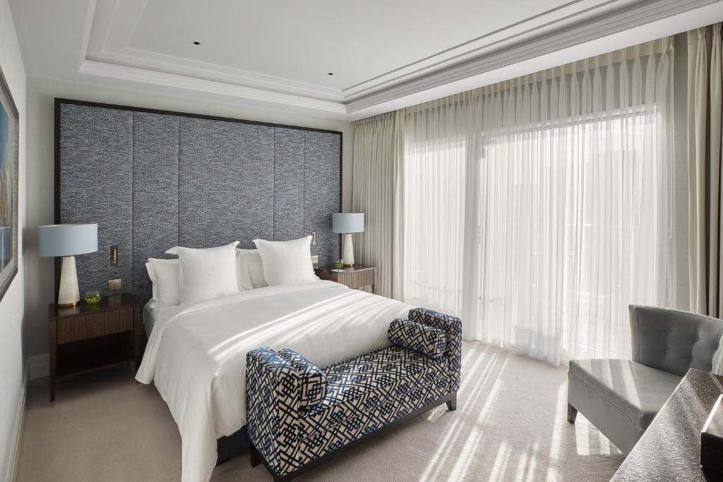 Four Seasons Hotel London at Tower Bridge - Two Bedroom City View Hotel Residence