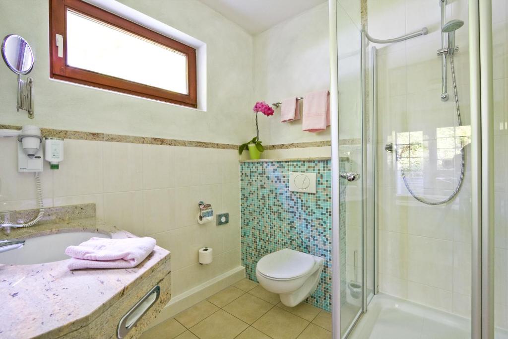 Koupelna v ubytování Hotel Waldrausch