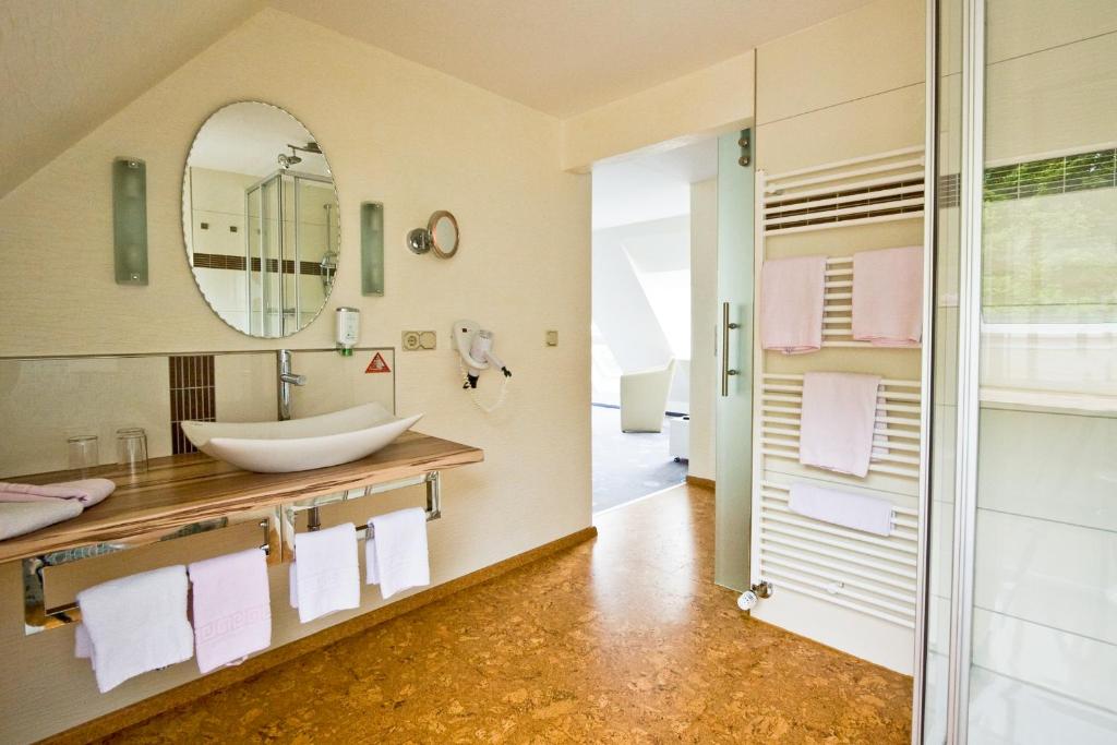 Koupelna v ubytování Hotel Waldrausch