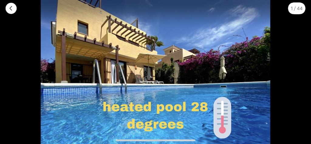 un cartel en el lateral de una piscina en SPLENDID STAR TENERIFE, en San Miguel de Abona