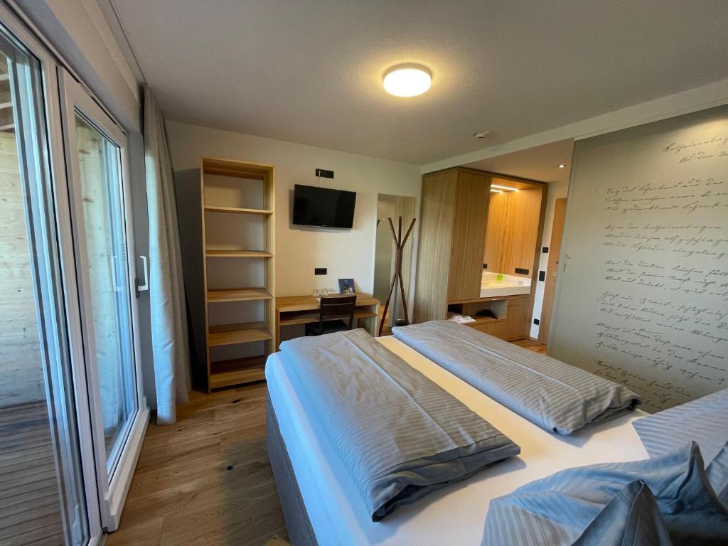 Postel nebo postele na pokoji v ubytování Panoramahotel Sonnhalde