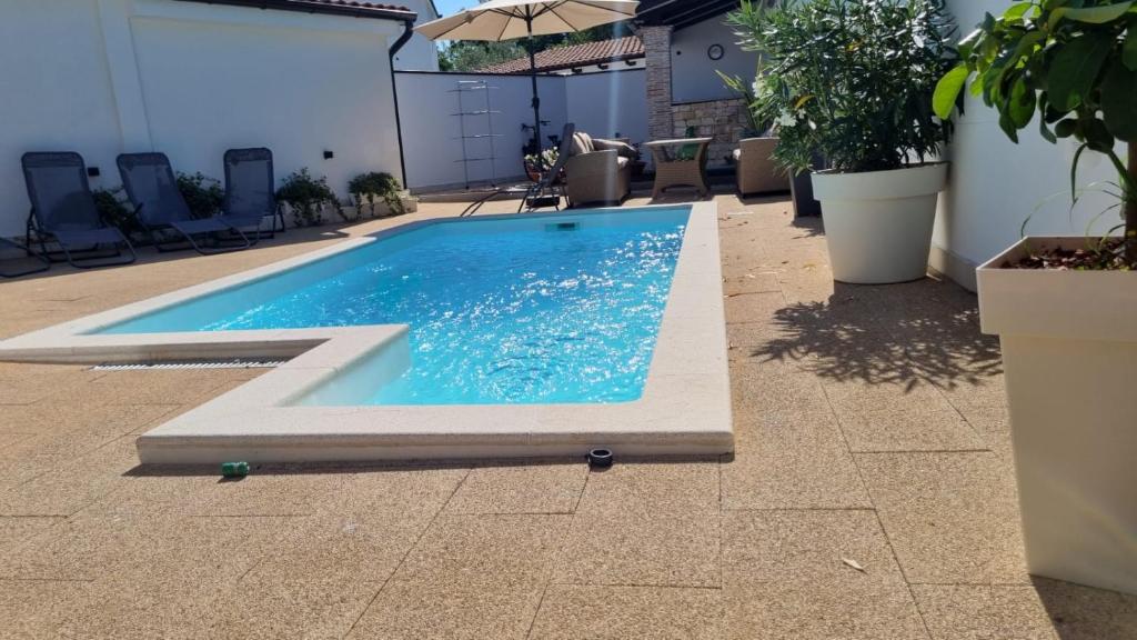 Bazén v ubytování Villa Natka nebo v jeho okolí