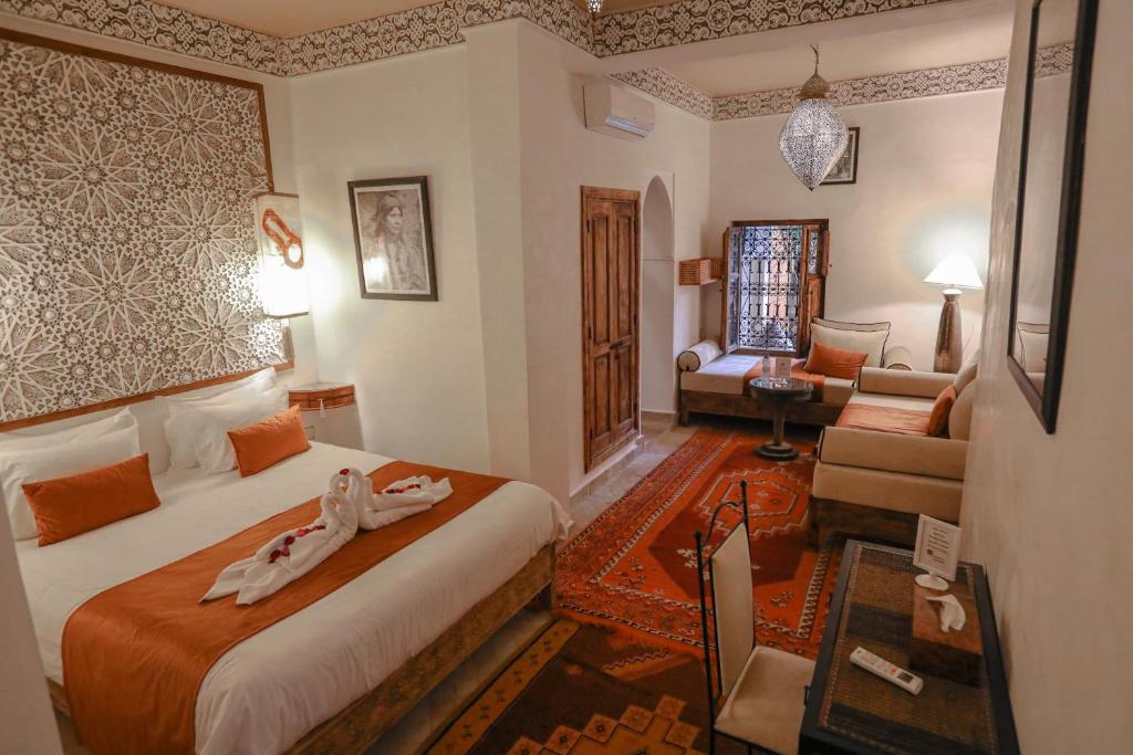 Postel nebo postele na pokoji v ubytování Riad Anya & SPA