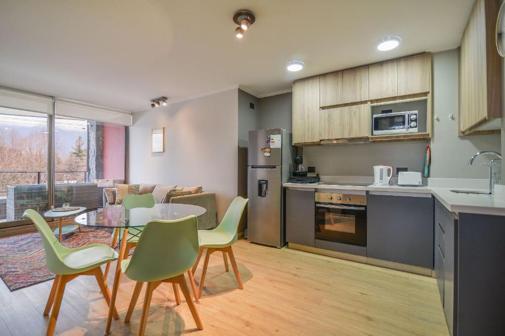 a kitchen and dining room with a table and chairs at Nuevo y hermoso depto central en Pucón. in Pucón