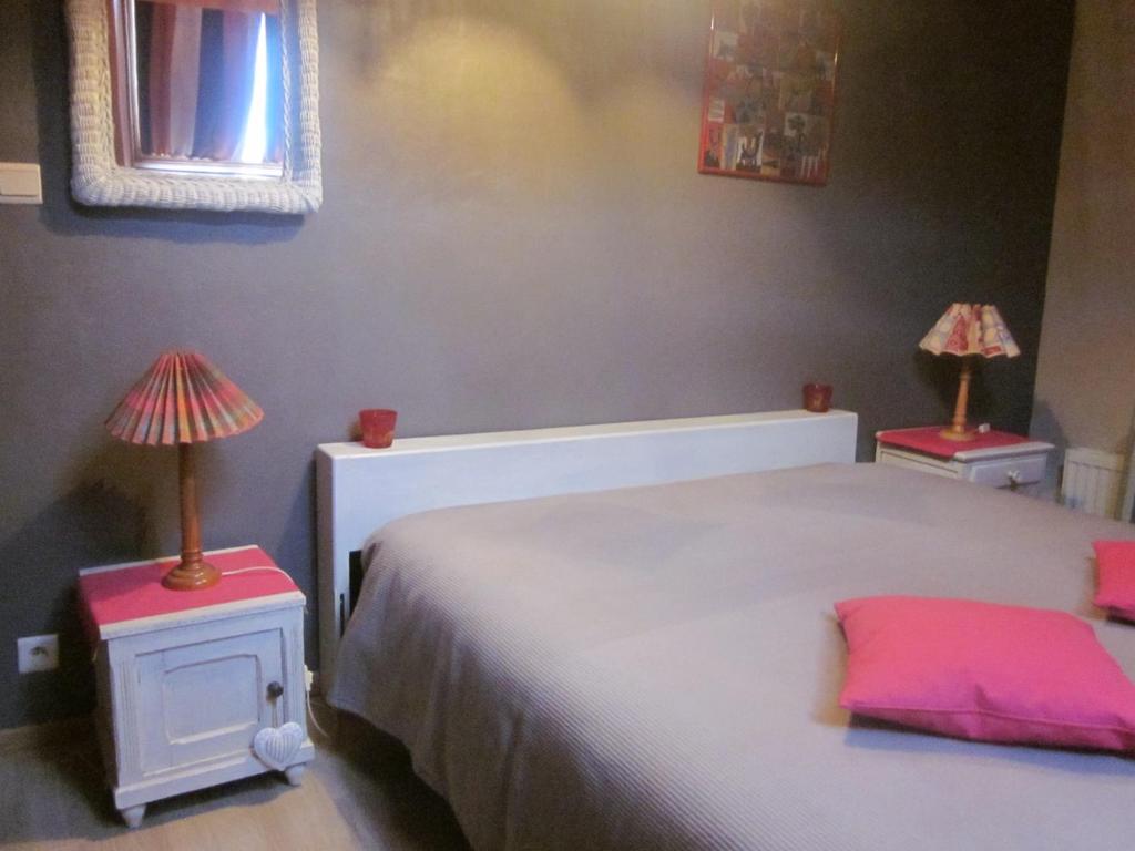 En eller flere senge i et værelse på Chambres au calme en Ardenne