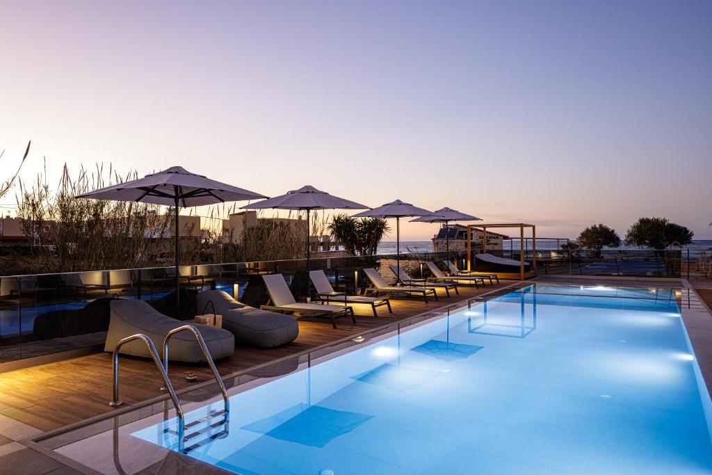 Basen w obiekcie Eleven Boutique Suites lub w pobliżu