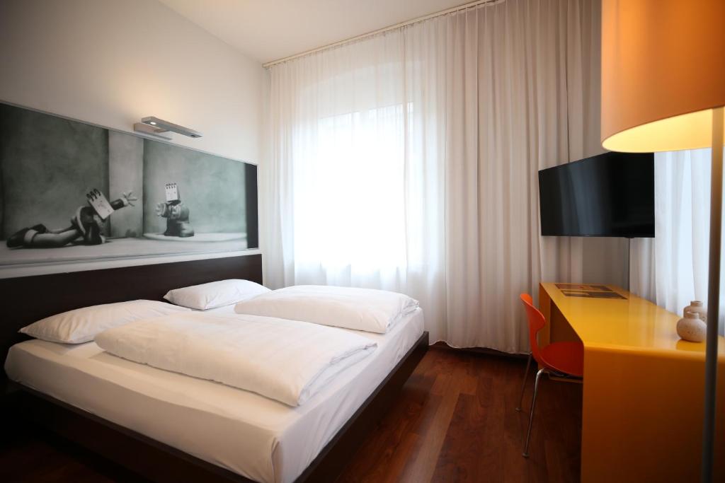 Postel nebo postele na pokoji v ubytování arte Hotel Linz