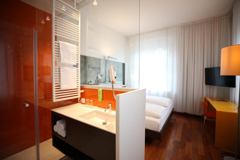 Postel nebo postele na pokoji v ubytování arte Hotel Linz