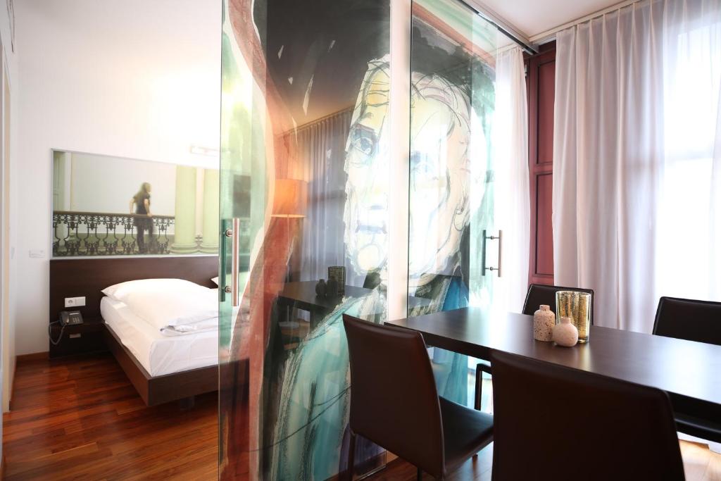Postel nebo postele na pokoji v ubytování arte Hotel Linz